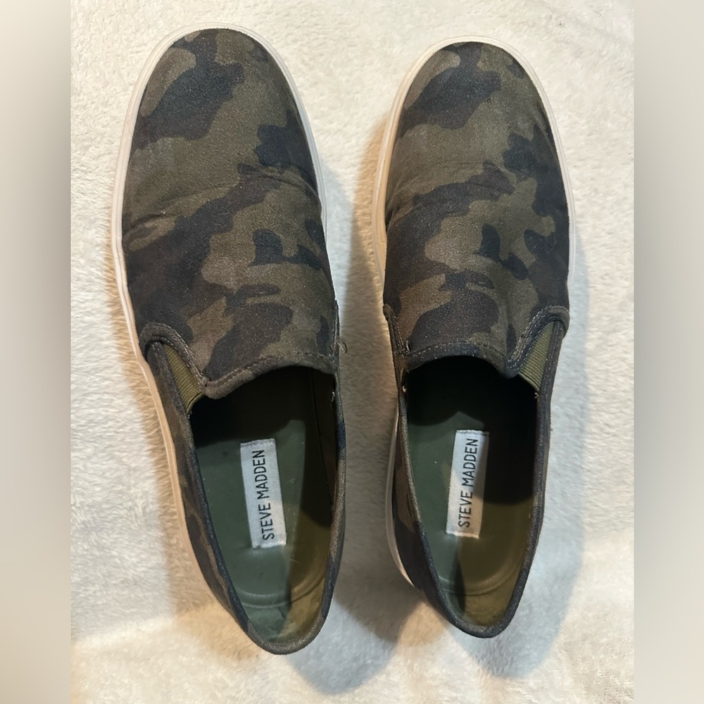 Steve Madden Women’s Camouflage Slip-On Shoes (no shoe box).